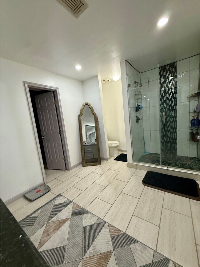 Building Photo - 3222 Freshmeadows Dr