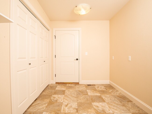 Building Photo - 1741 Golf Dr