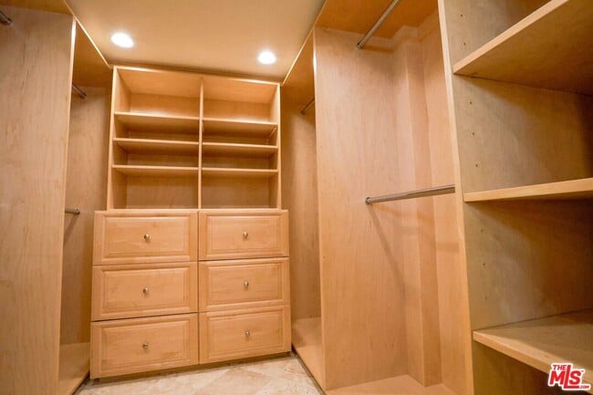 Building Photo - 17097 Palisades Cir