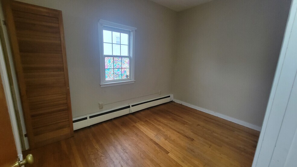 1 BR - 931 24th St