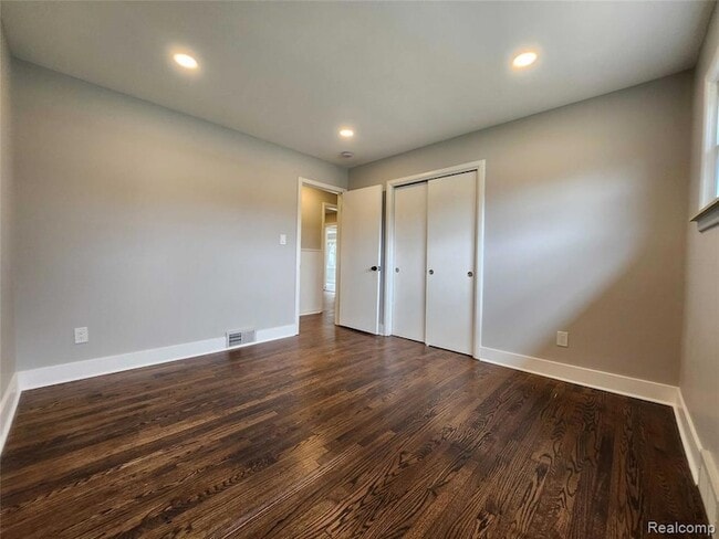 Building Photo - 15705 Juliana Ave