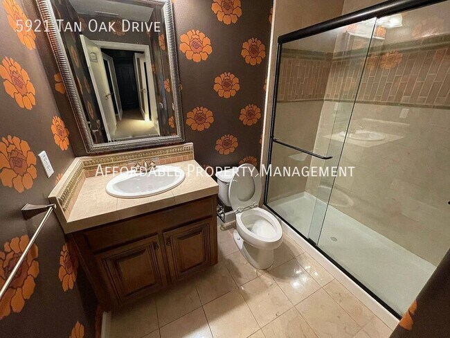 Building Photo - 5921 Tan Oak Dr