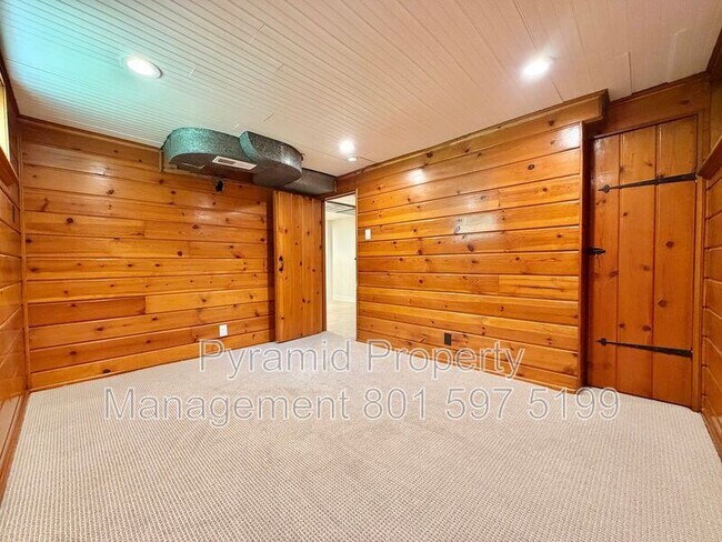 Building Photo - 262 Browning Ave