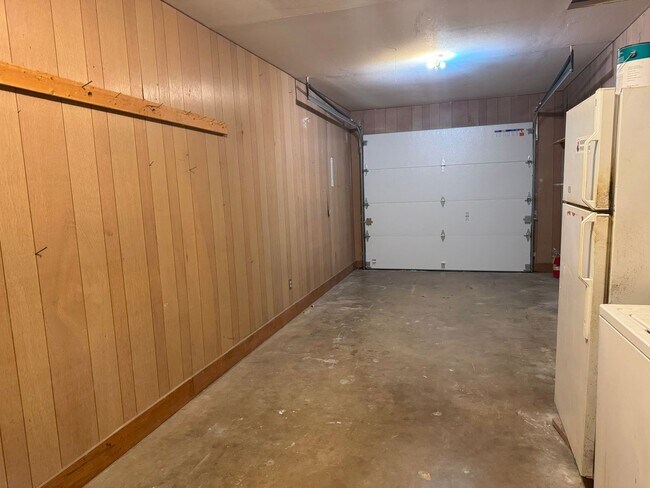 Building Photo - 226 Park Ln
