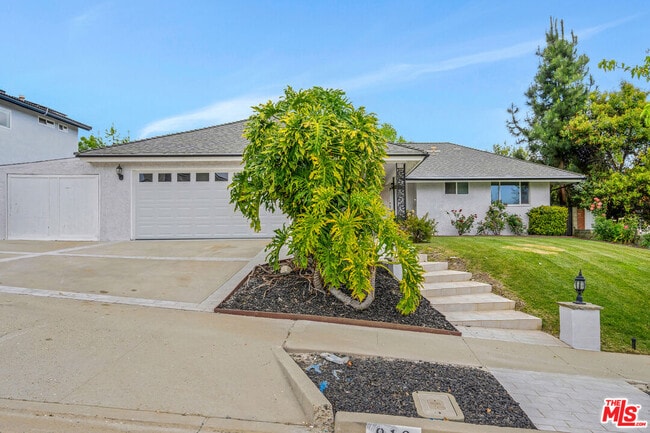 Primary Photo - 816 Boxthorn Ave