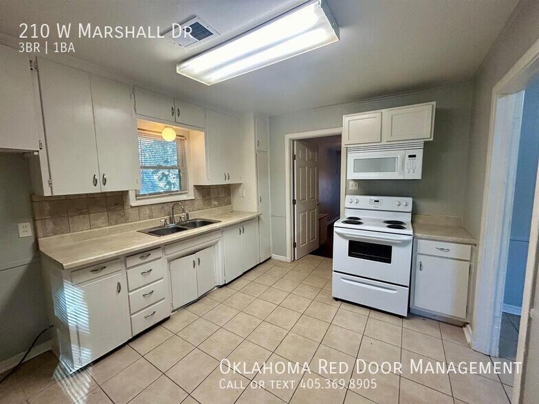 Building Photo - 210 W Marshall Dr
