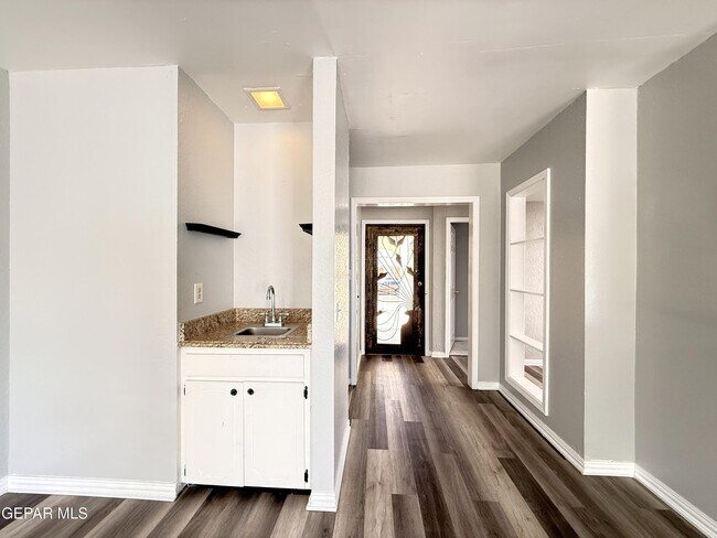 Building Photo - 10405 Ashwood Dr