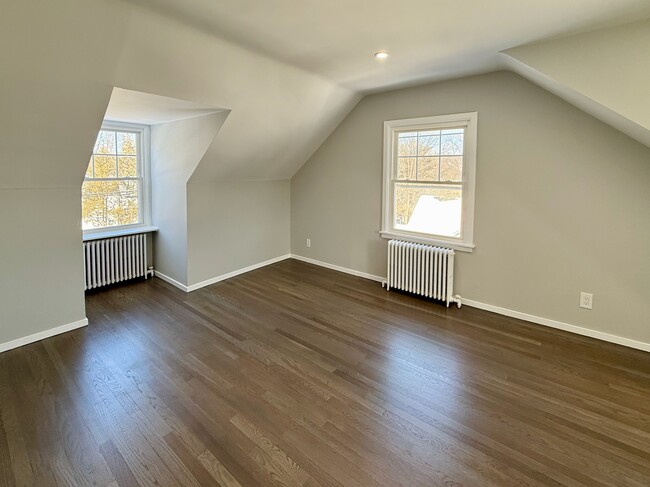 Building Photo - 191 Hobart Ave