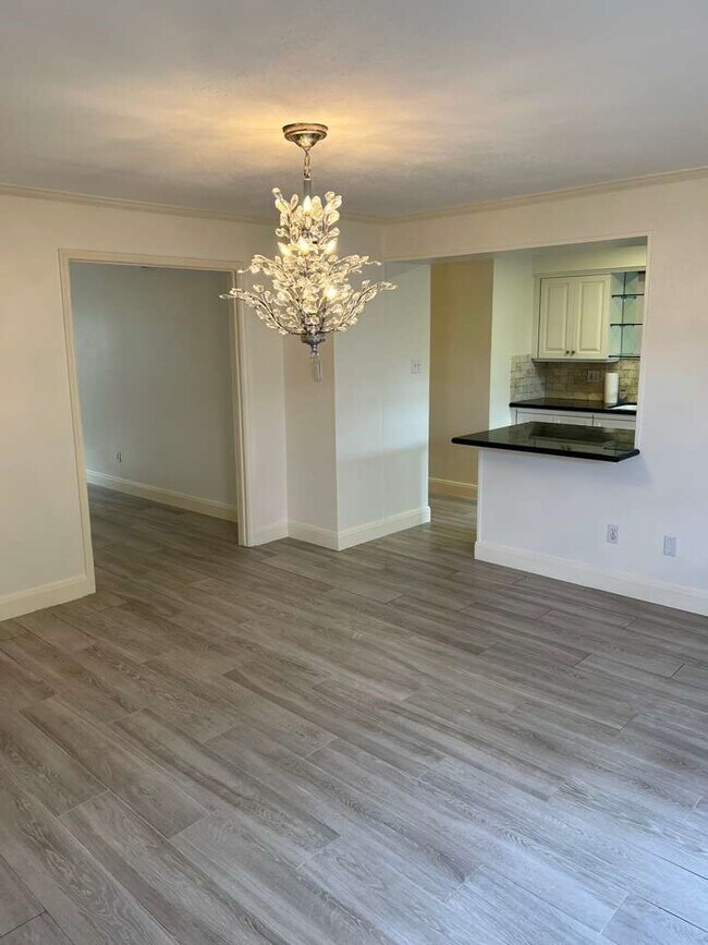 Building Photo - 5817 Valley Forge Dr