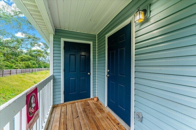 Building Photo - 2224 Timberwood Cir N