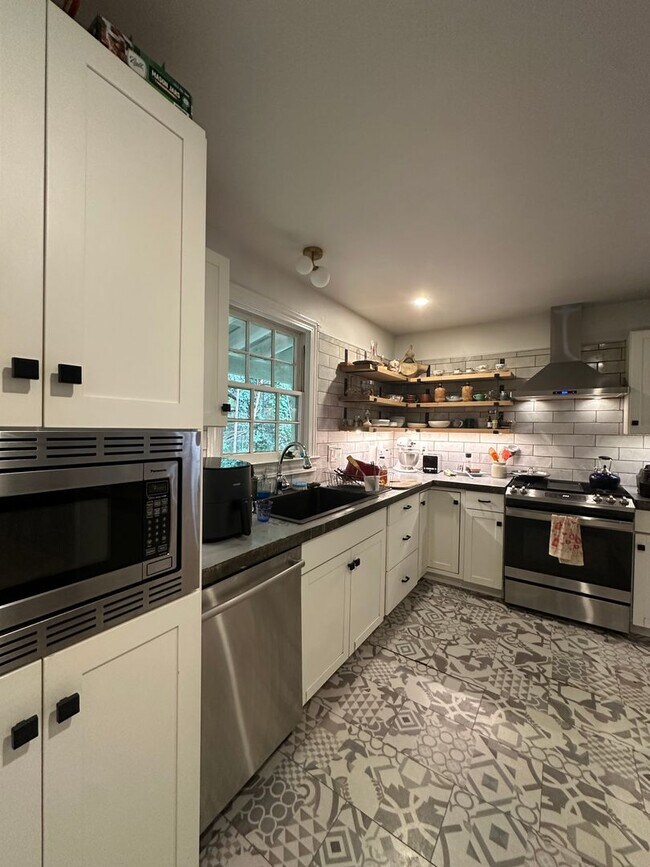 Building Photo - 105 Estelle Ave