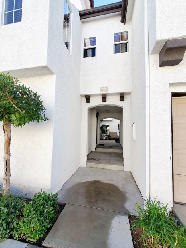 Building Photo - Oceanside Rental Light + Bright 2-Story Oceanside Condo!