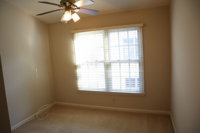 Building Photo - Premium Townhome in Kentlands Hill District