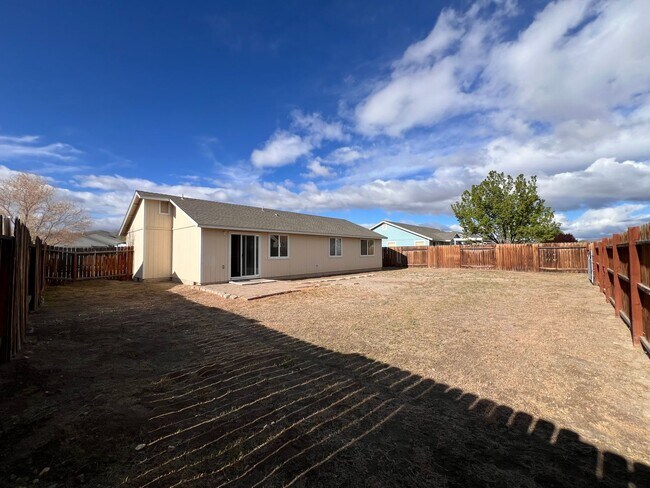 Building Photo - 3-bedroom Fernley home
