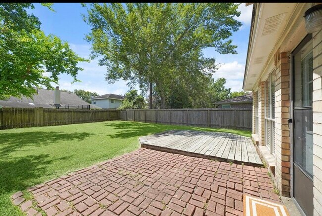 Building Photo - 3210 Pebble Lake Dr