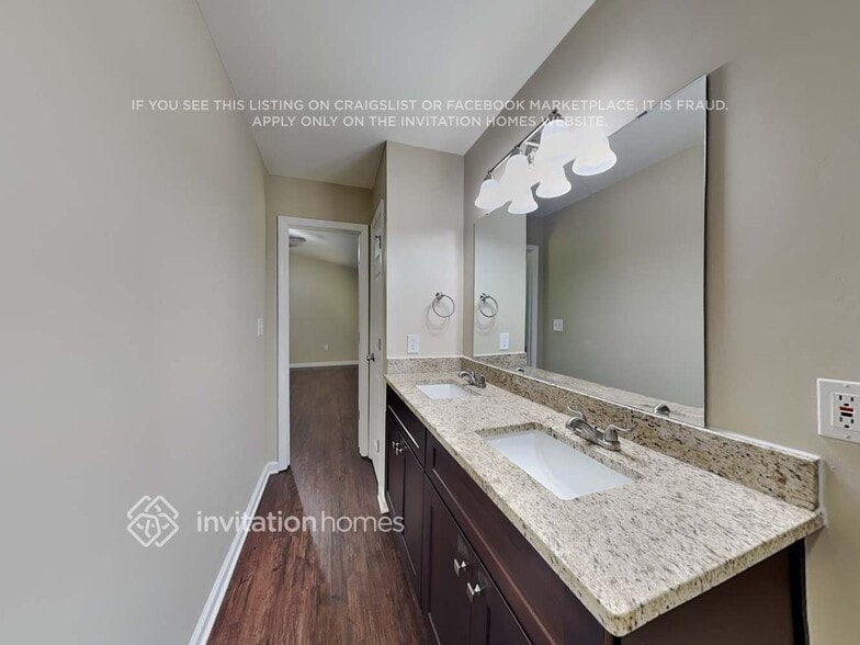 Building Photo - 300 1st St