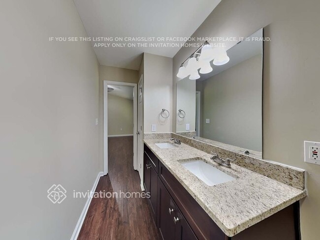 Building Photo - 300 1st St