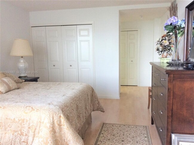 Building Photo - 16300 Golf Club Rd