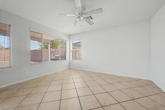 Building Photo - 1295 S Honeysuckle Ln