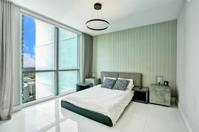 Building Photo - 100 E Las Olas Blvd