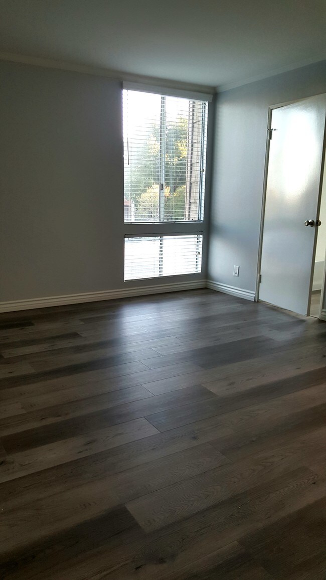 Building Photo - 9900 Jordan Ave