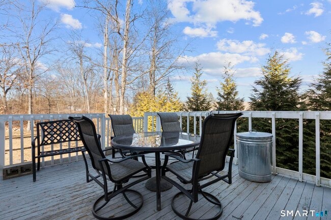 Building Photo - 540 Lakeside Dr