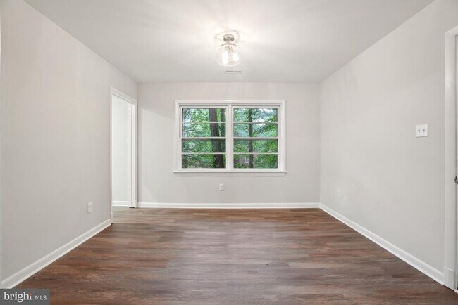 Building Photo - 1440 Woodacre Dr