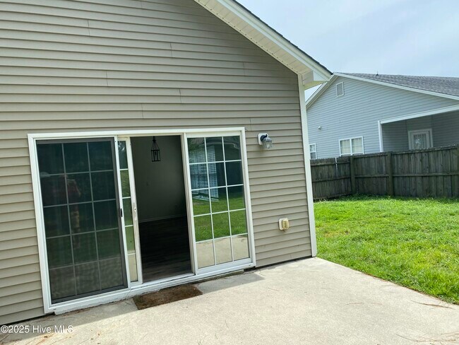 Building Photo - 1004 Foxridge Way