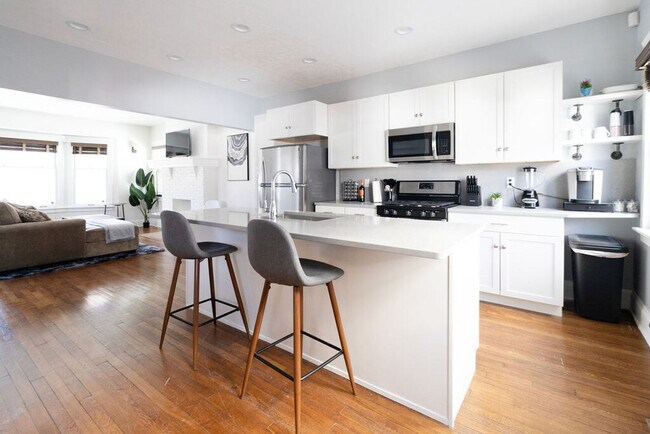 Building Photo - 1501 E 105th St