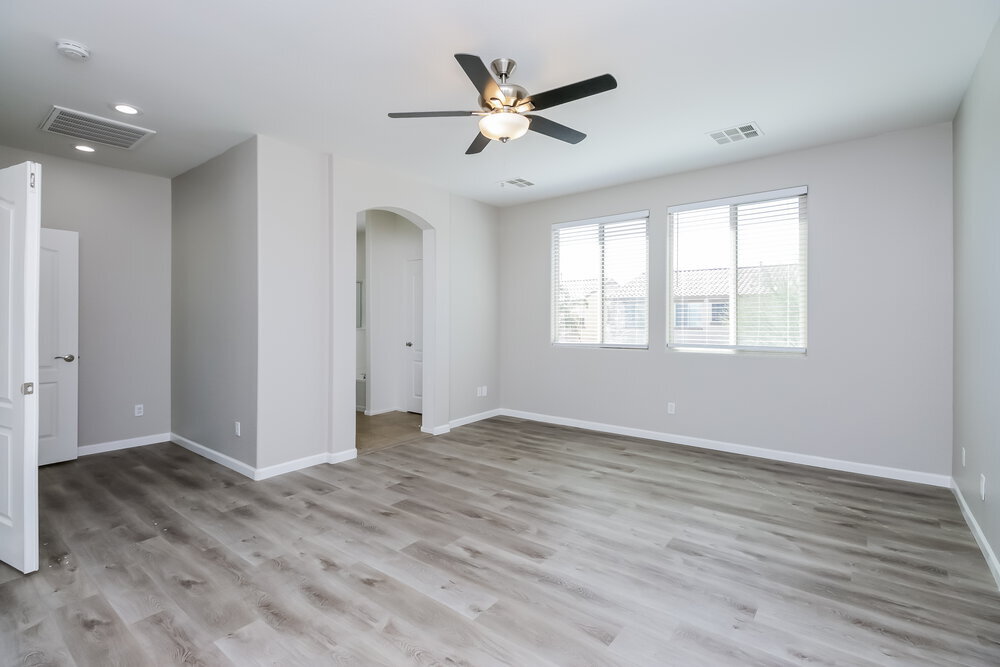 Building Photo - 545 E Navajo Trail