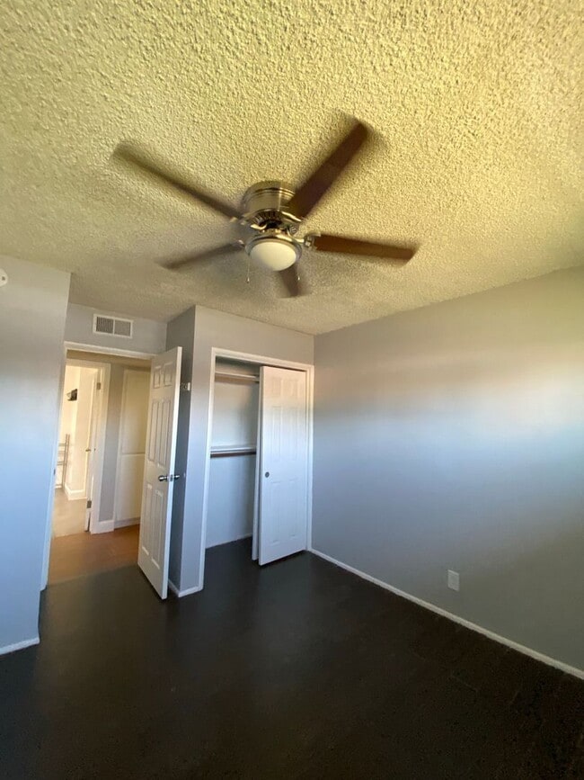 Building Photo - 2813 Coventry Dr