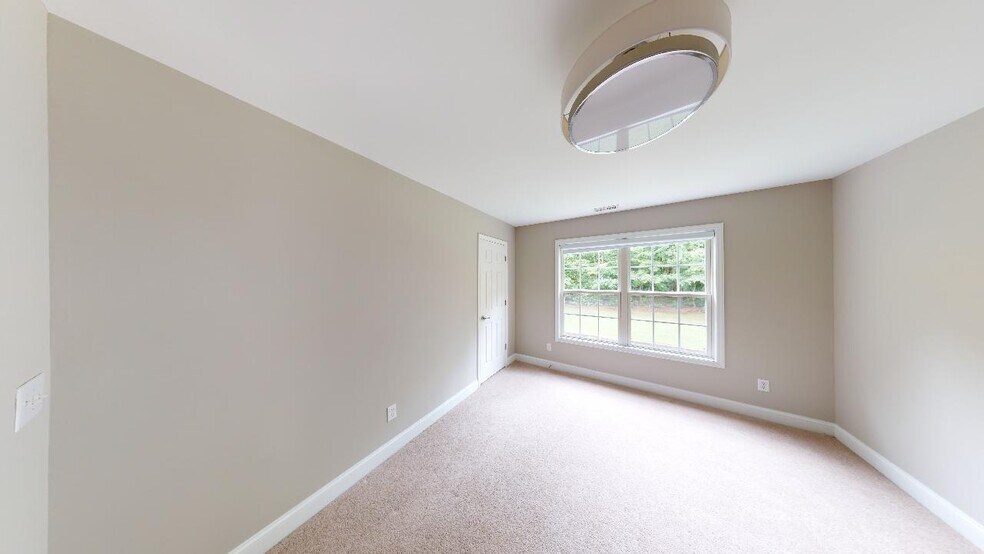 Building Photo - 425 New Parkside Dr