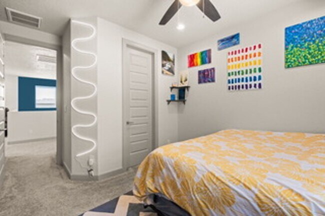 Building Photo - Like New Los Lunas Home!