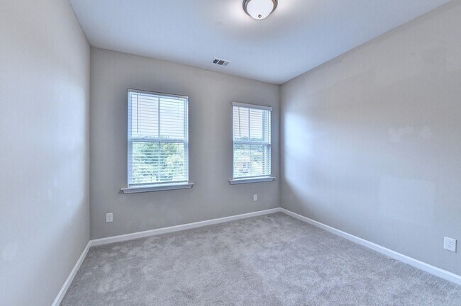 Building Photo - 4655 White St
