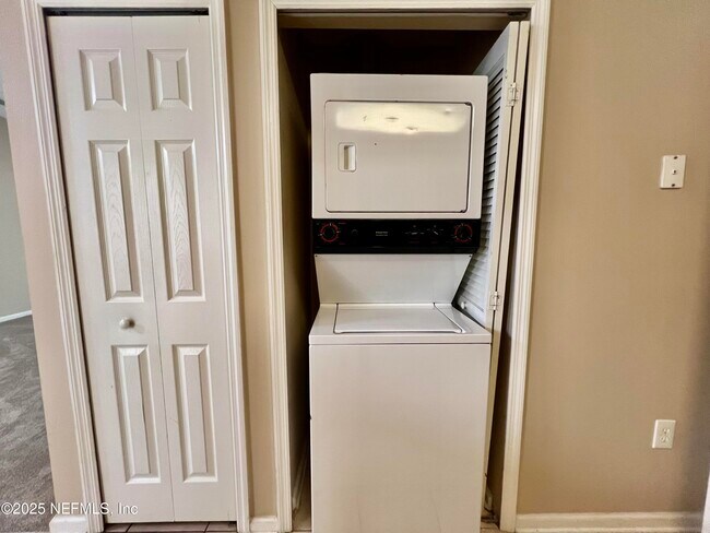 Building Photo - 7920 Merrill Rd