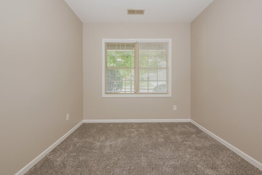 Building Photo - 102 Worthing Ln