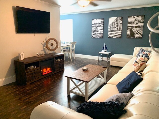 Building Photo - 2200 Brookview Ct