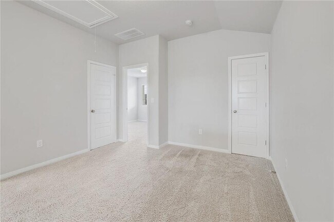 Building Photo - 525 N Heatherwilde Blvd