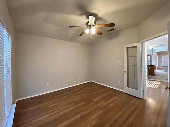 Building Photo - 102 Mission Dr