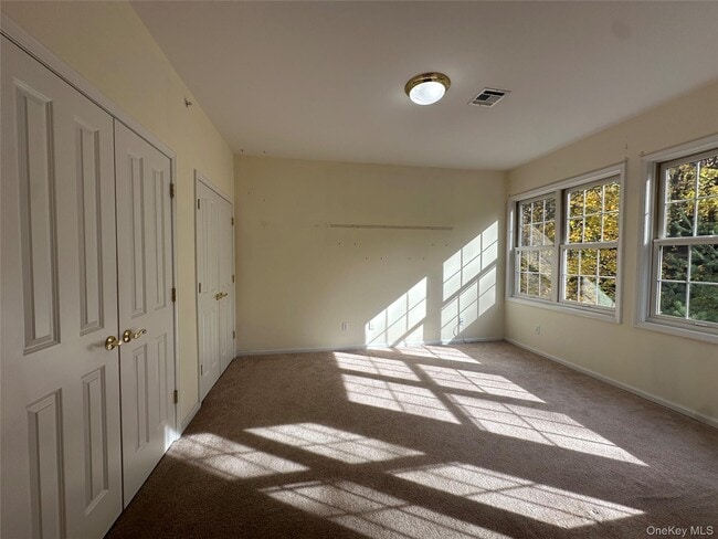 Building Photo - 75 Quaker Ave