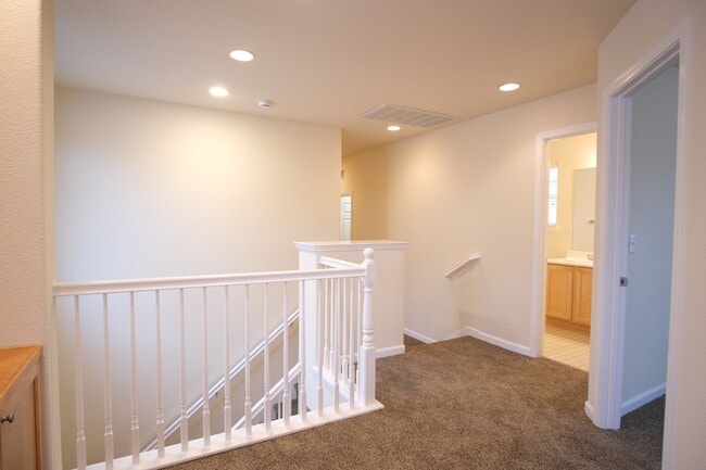 Building Photo - Charming 4-bedroom, 2.5-bathroom home