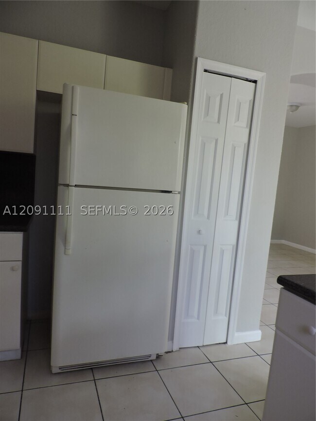 Building Photo - 1408 SE 26th Ct