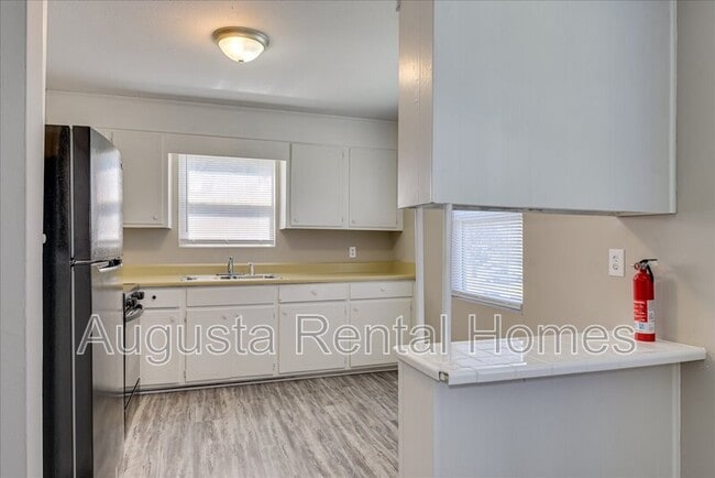 Building Photo - 325 B Verdery Drive