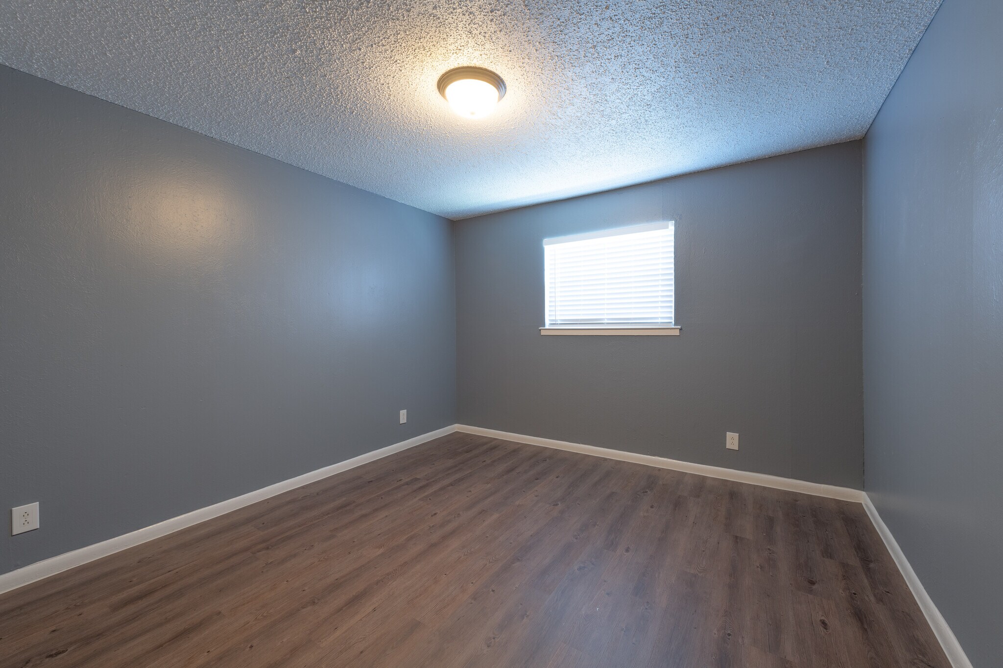 Building Photo - 705 Santa Rosa Dr