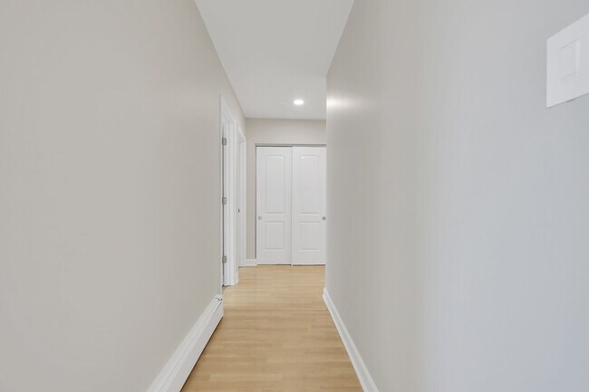 Building Photo - 8970 N Parkside Ave