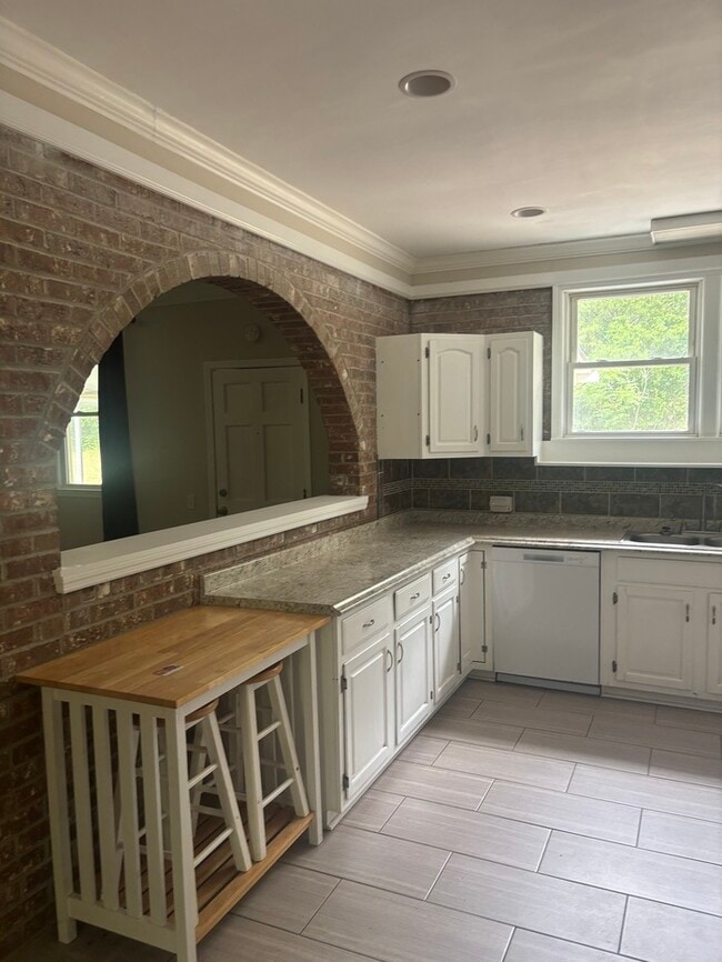Building Photo - 514 Weed Dr