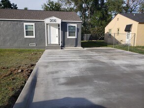 Building Photo - Newly Remodeled 2 bed, 1 bath