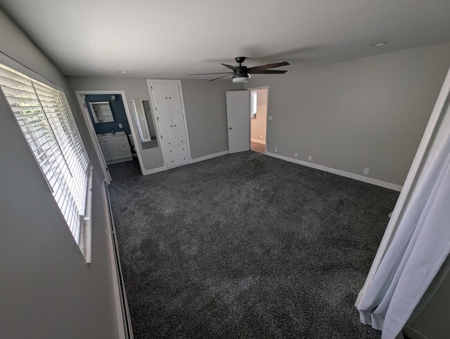 Building Photo - 6358 Mt Vernon Dr