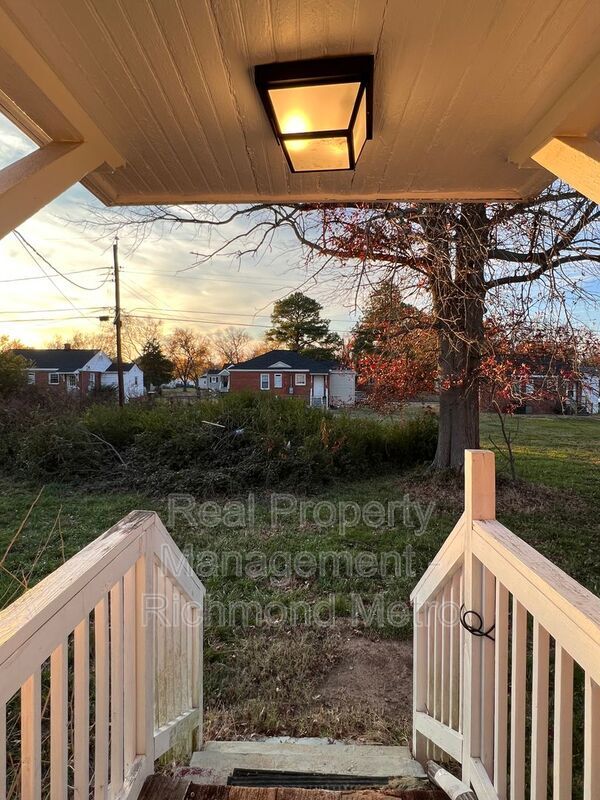 Building Photo - 4608 Eastover Ave