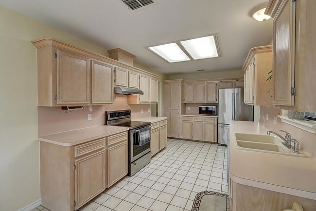 Building Photo - 4321 Holly Ridge Dr
